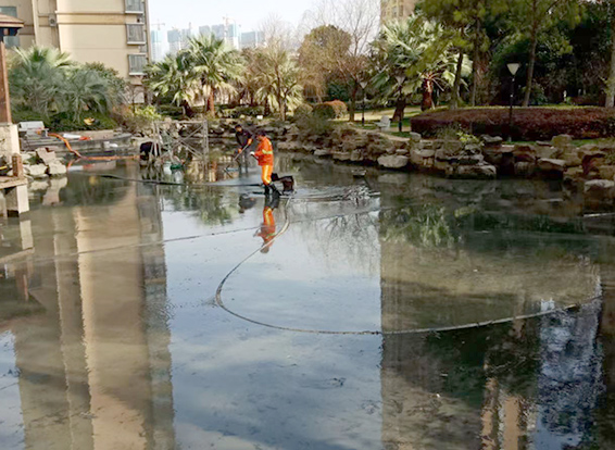 贵德景观池淤泥清理